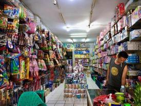印尼县城老华人开的玩具店