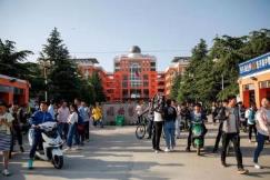 在初中学校门口做什么生意比较好(学校门口开店卖什么好)